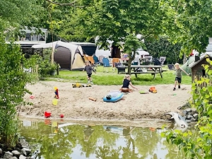 Lekker strandje op Minicamping Stad en Land in Ommeren